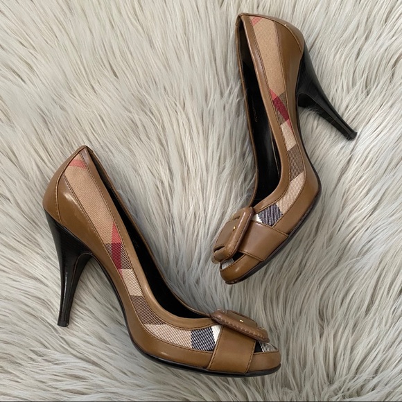 BURBERRY Nova Check Buckle Pump 7.5 - Picture 2 of 10